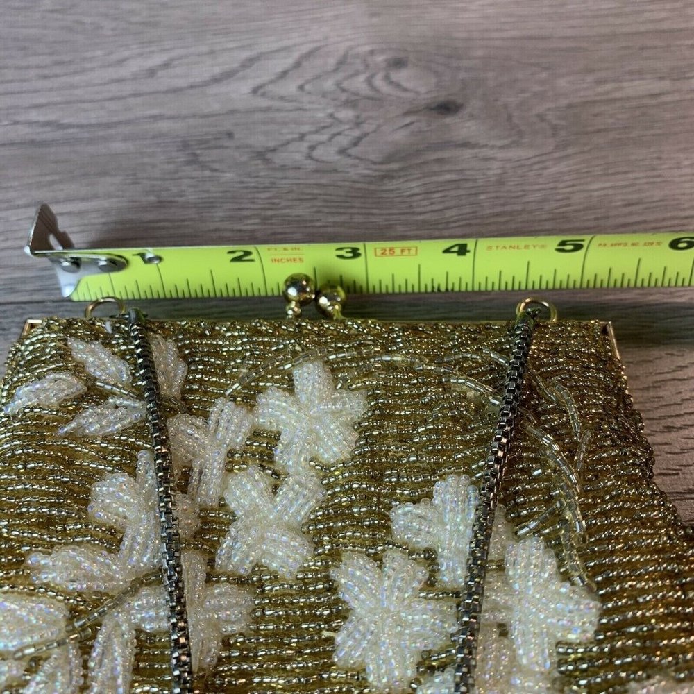 Gold/White Bead FloralClutch/Purse. Kiss Lock Close Snake Chain Strap vintage - Picture 6 of 10